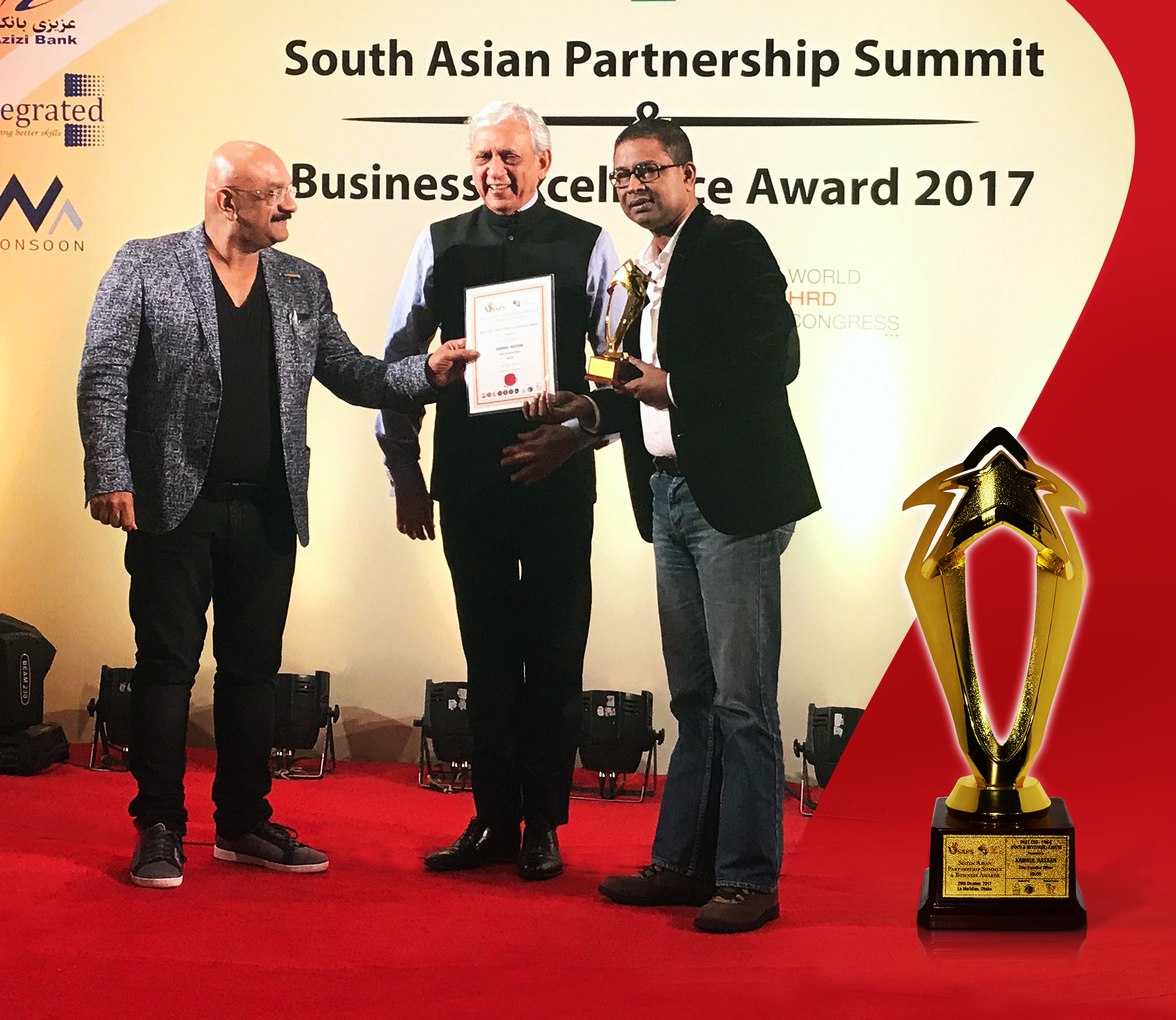 G M Kamrul Hassan Receiving South Asian Business Excellence Award as Best CEO | photo by IGLOO